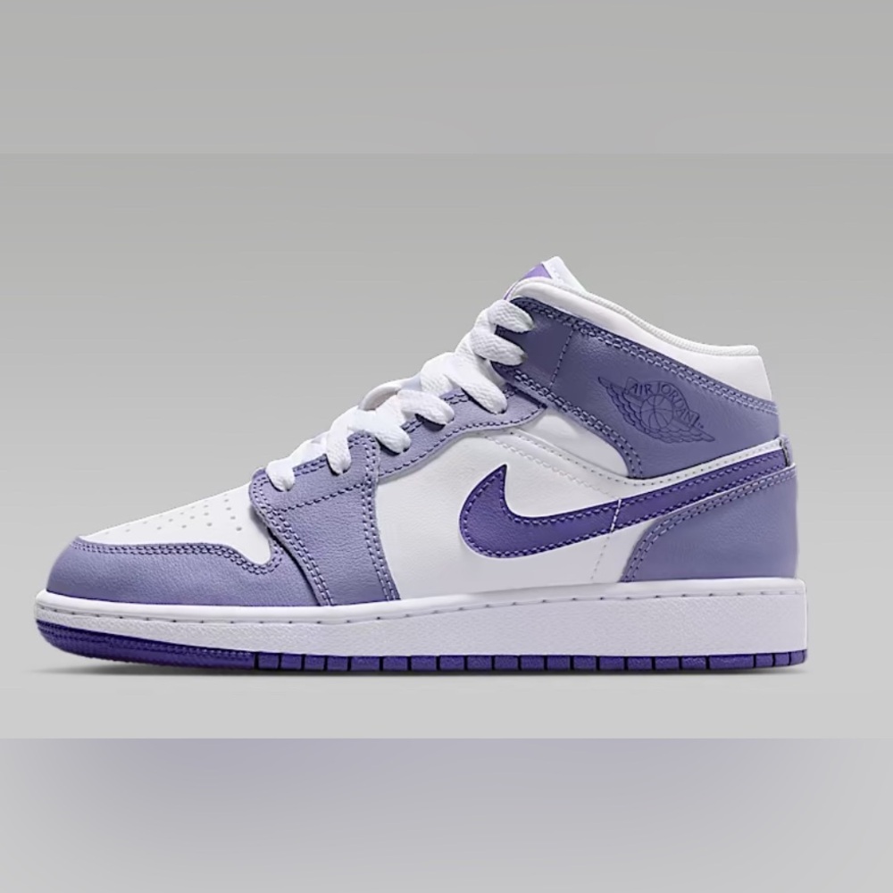 Air Jordan 1 Mid Big Kids Shoes Size 6Y NIB!